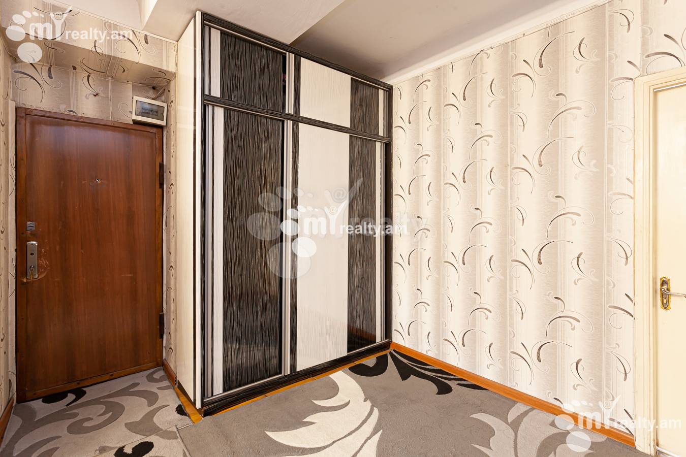 Купить 3 комнатную квартиру Нар Дос ул, Центр Ереван, 154480