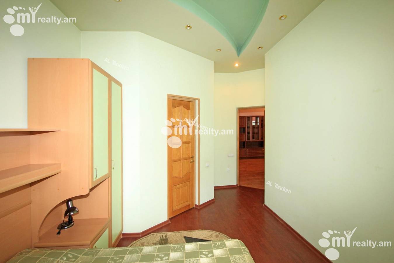 3 սենյականոց բնակարան վարձով Հանրապետության փող, Կենտրոն Երևան, 125917