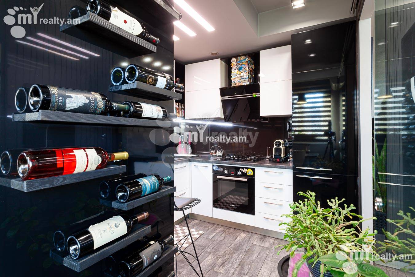 3 սենյականոց բնակարան  Դ. Դեմիրճյան փող, Կենտրոն Երևան, 154852