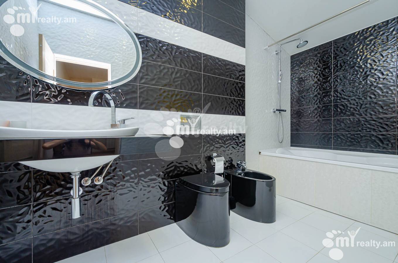 4 bedroom apartment for rent Rostom St, Center Yerevan, 144583