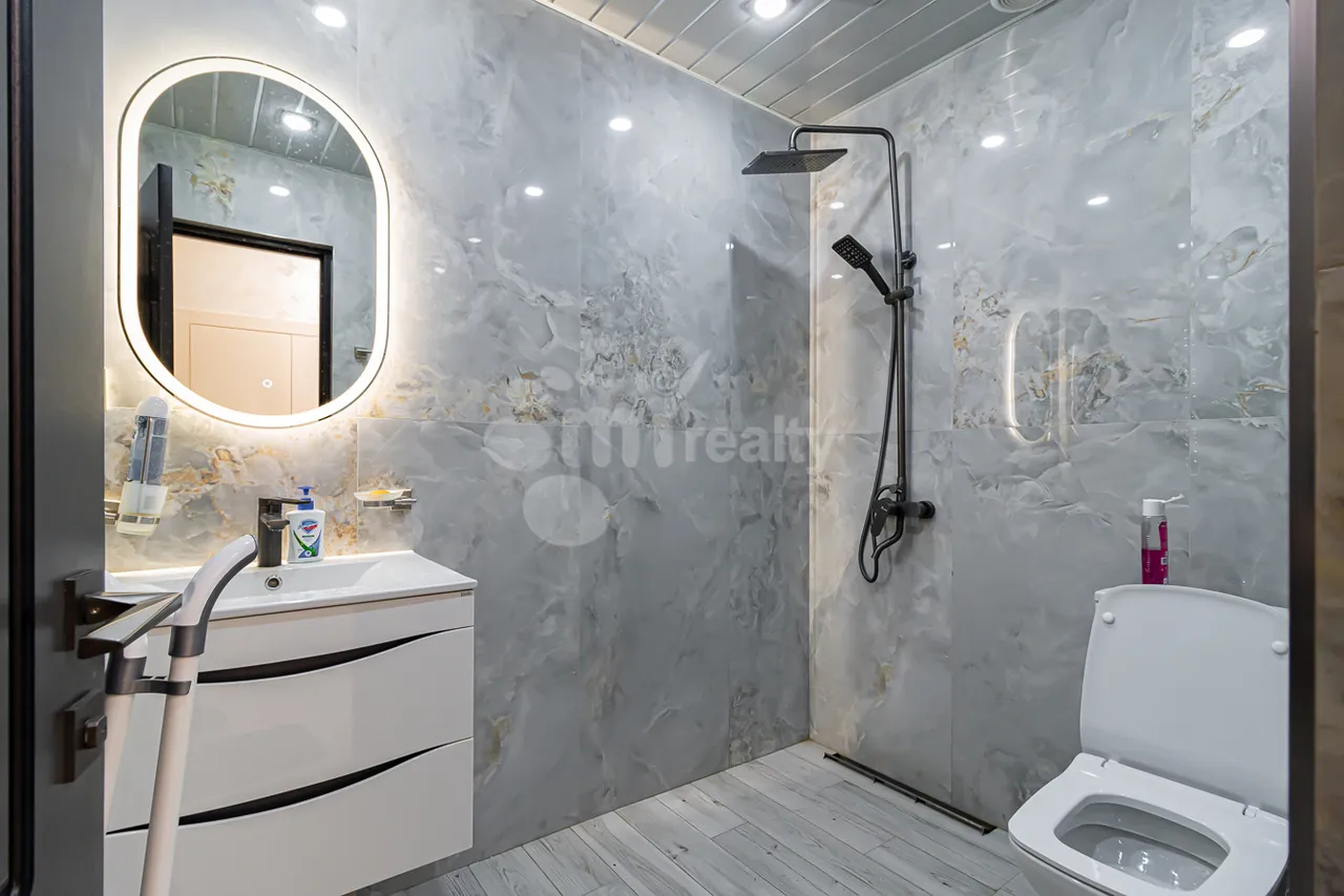 2 bedroom apartment for sale Zakyan St, Center Yerevan, 161601