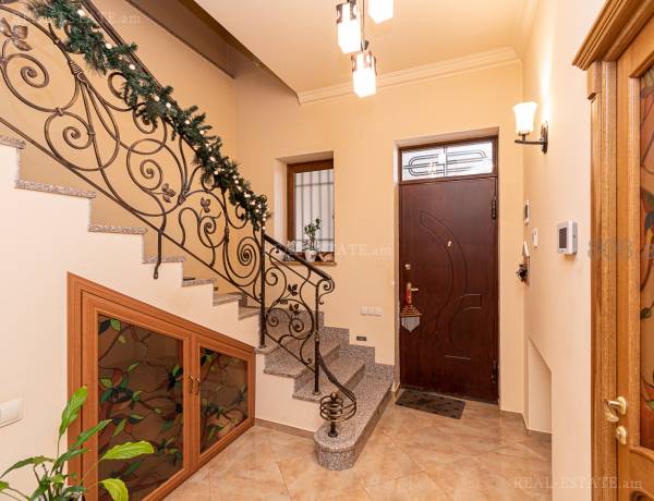 arandznatun-vacharq-Yerevan-Avan