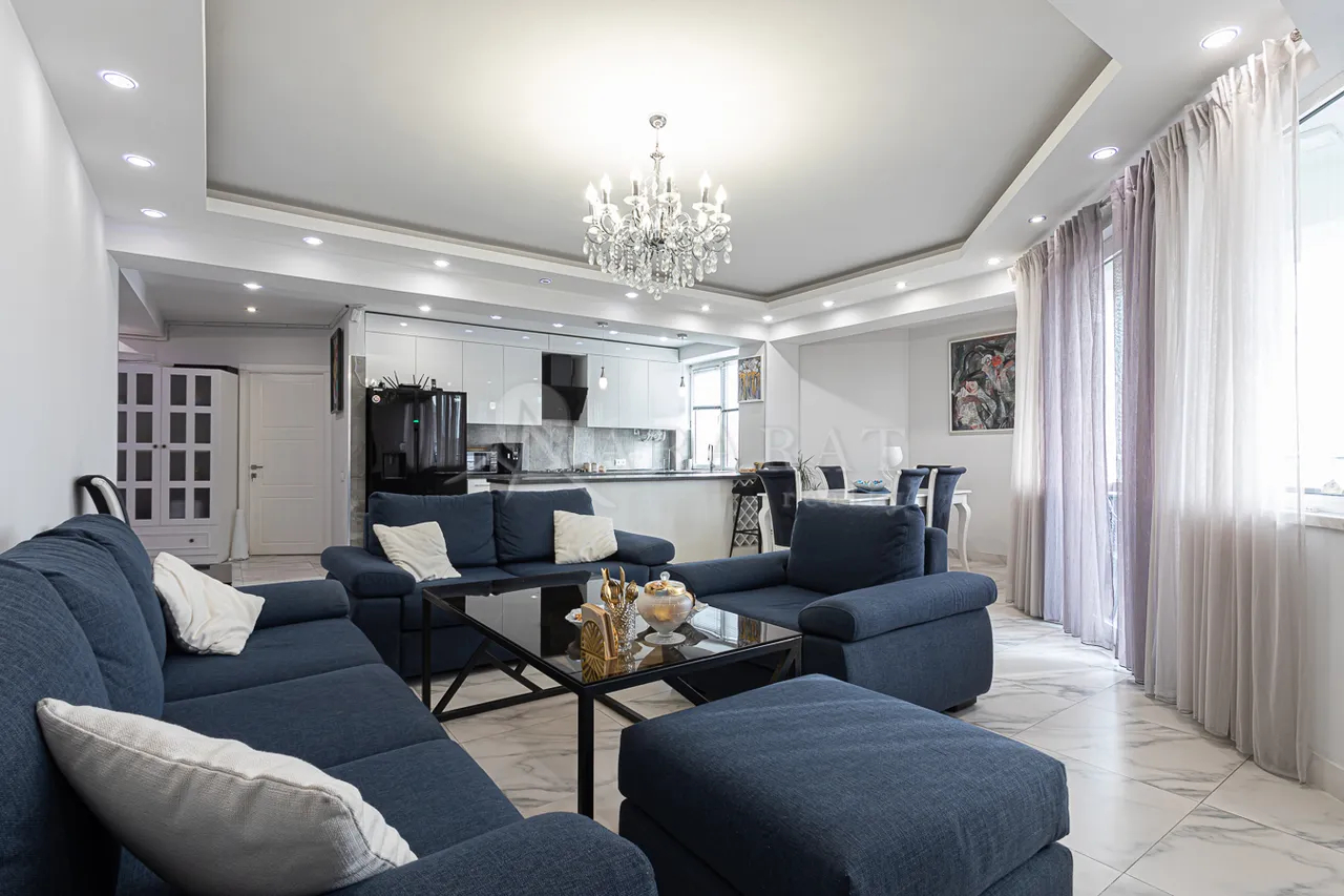 4 bedroom apartment for sale Frik St, Center Yerevan, 157946