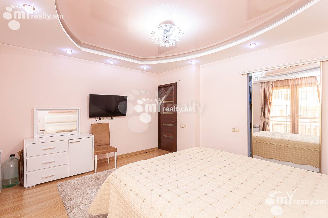 4 սենյականոց բնակարան  Կորի փող. 1ին նր, Կենտրոն Երևան, 145489