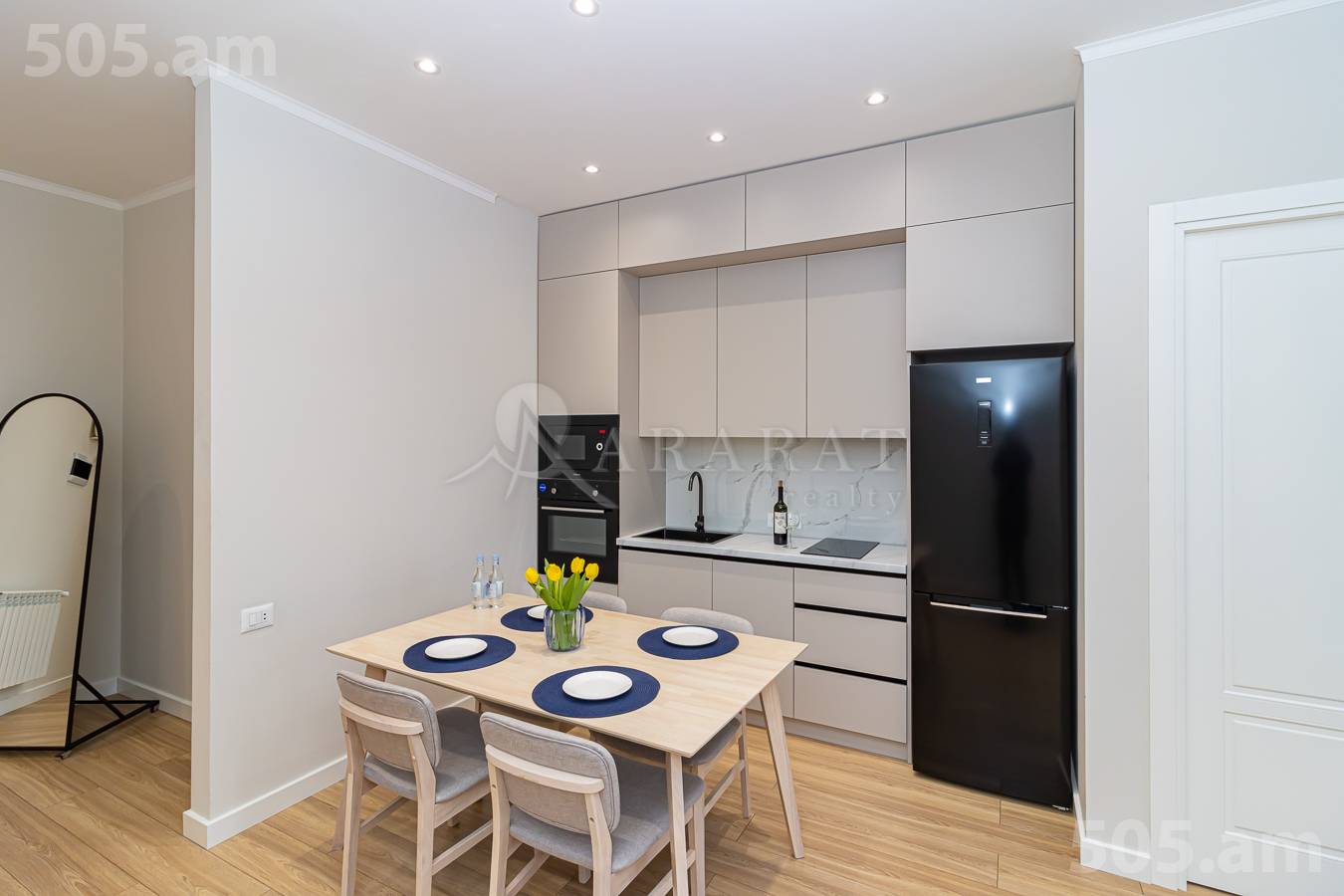 Купить 2 комнатную квартиру Арам ул, Центр Ереван, 148383