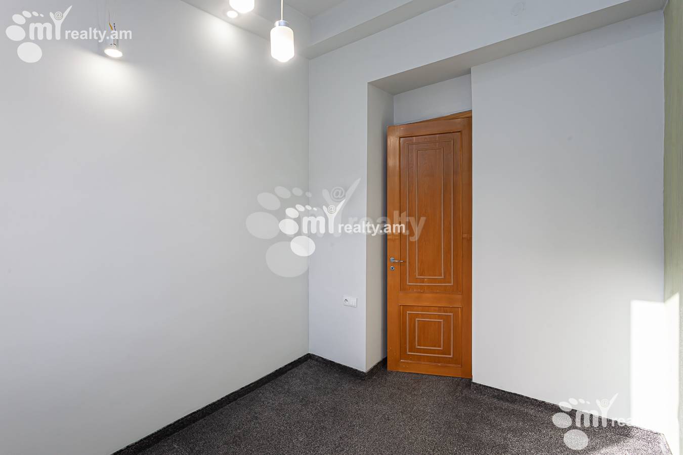 Купить 4 комнатную квартиру Паронян ул, Центр Ереван, 148996