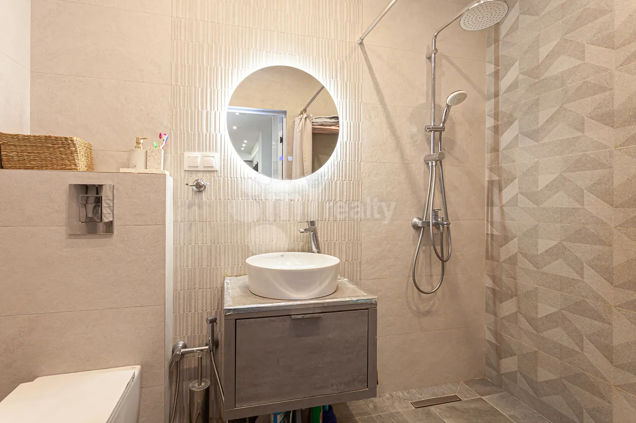 3 bedroom apartment for sale Rostom St, Center Yerevan, 161243