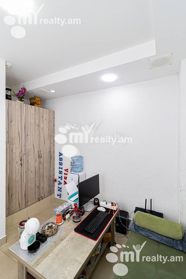 Commercial for sale خیابان هامباردزومیان, عربگیر ایروان, 155322