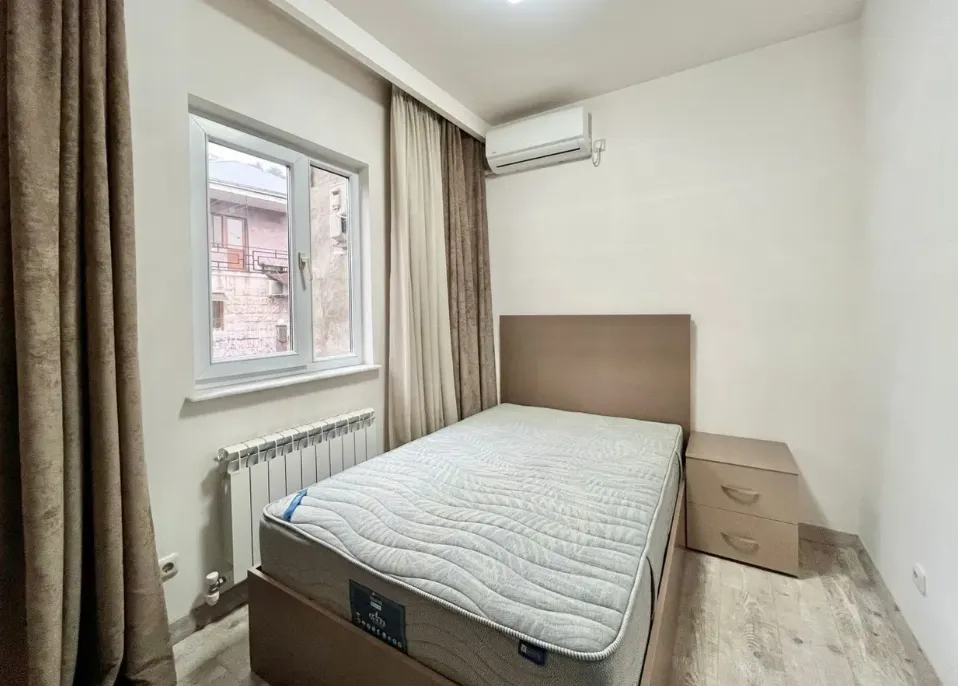 3 սենյականոց բնակարան վարձով Չարենցի փող, Կենտրոն Երևան, 159825