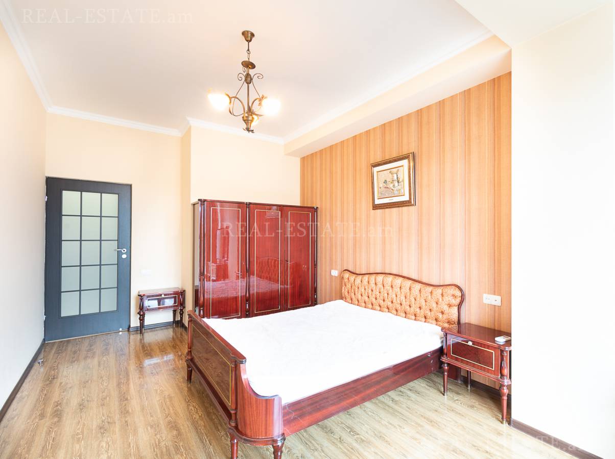 3 սենյականոց բնակարան  Ծիծեռնակաբերդի խճուղի, Կենտրոն Երևան, 124551