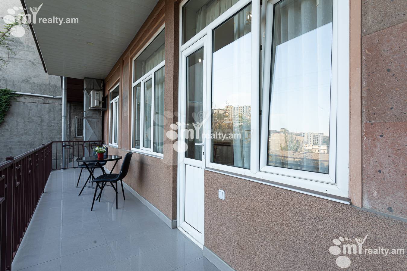 3 սենյականոց բնակարան  Աբովյան փող, Կենտրոն Երևան, 157094