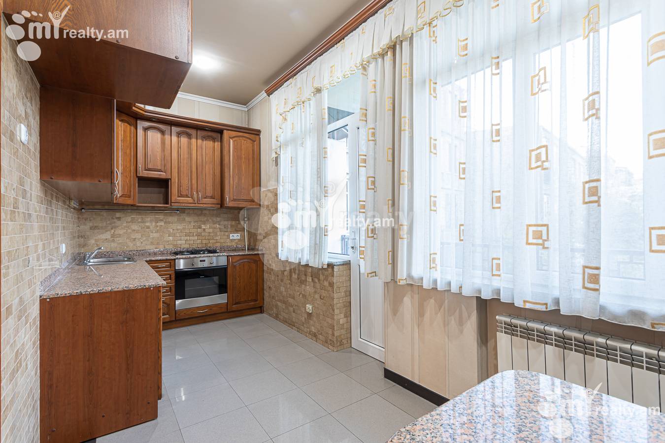 3 սենյականոց բնակարան  Աբովյան փող, Կենտրոն Երևան, 157094