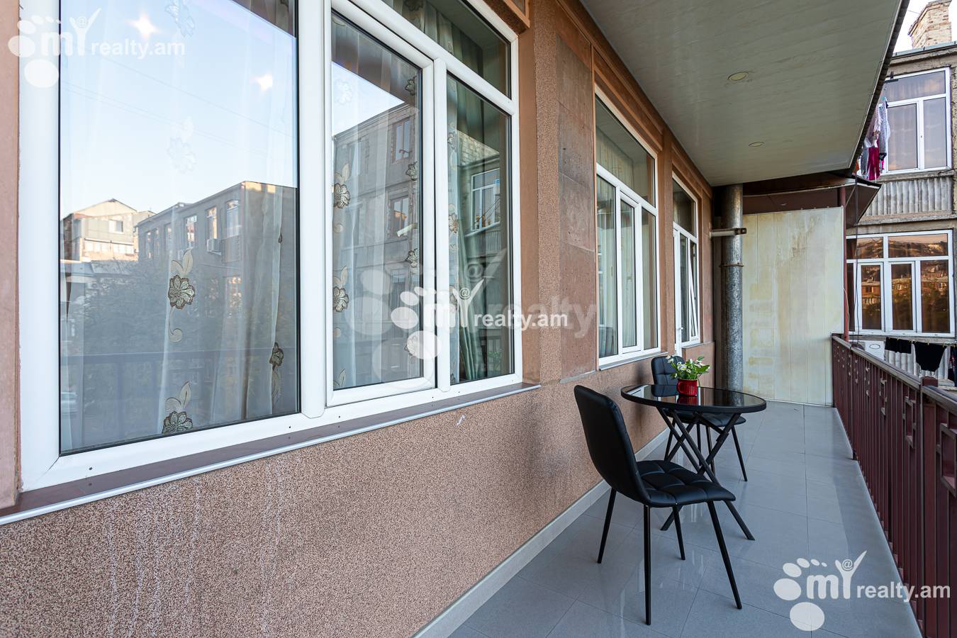 3 սենյականոց բնակարան  Աբովյան փող, Կենտրոն Երևան, 157094