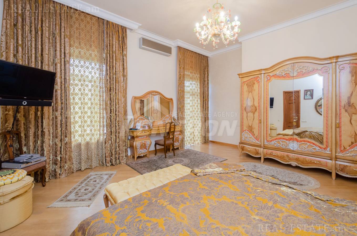 4 bedroom apartment for sale rue d'Abovyan, Center Yerevan, 137151