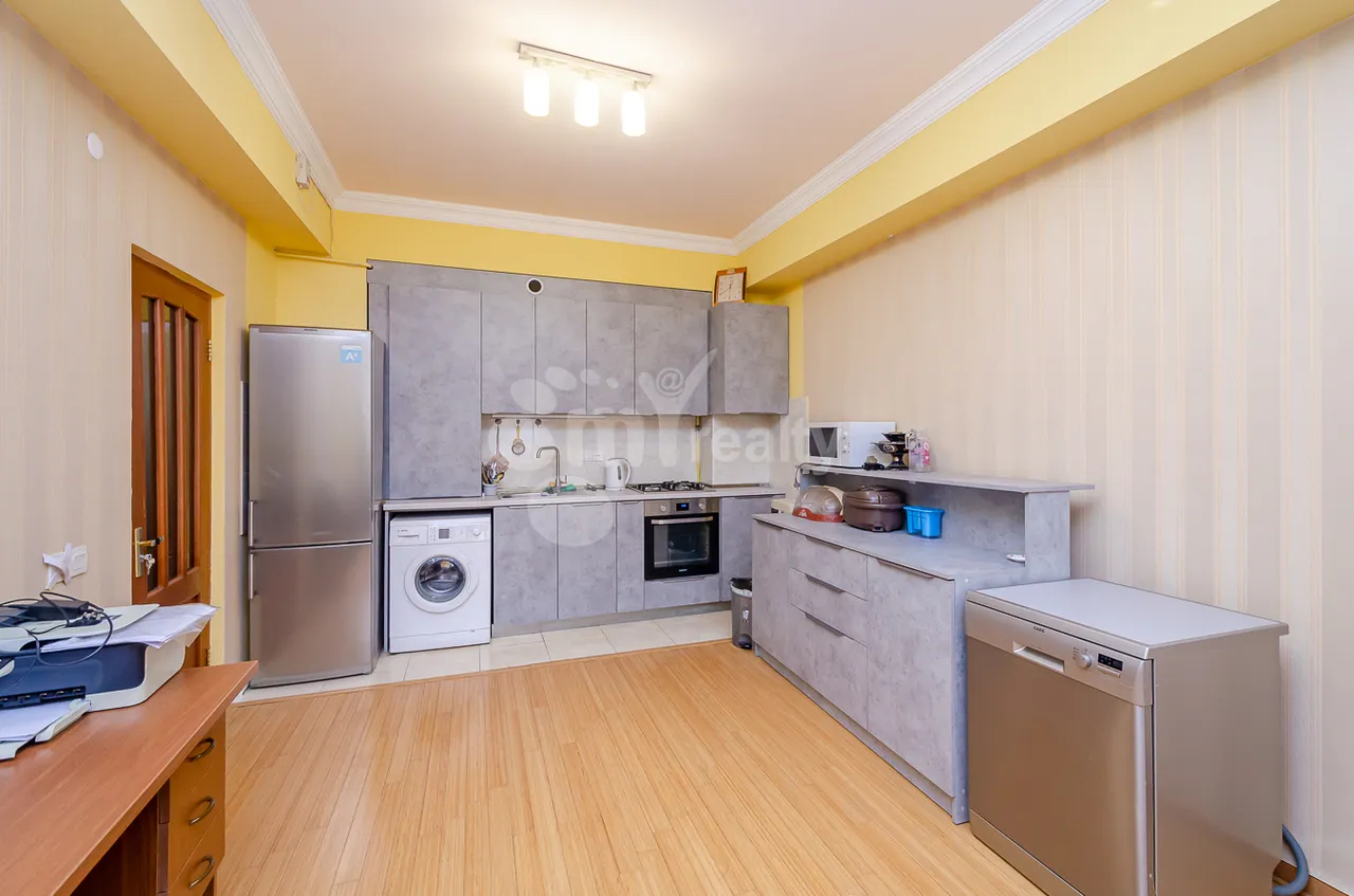 3 bedroom apartment for sale خیابان آرگیشتی, مرکز شهر ایروان, 157583