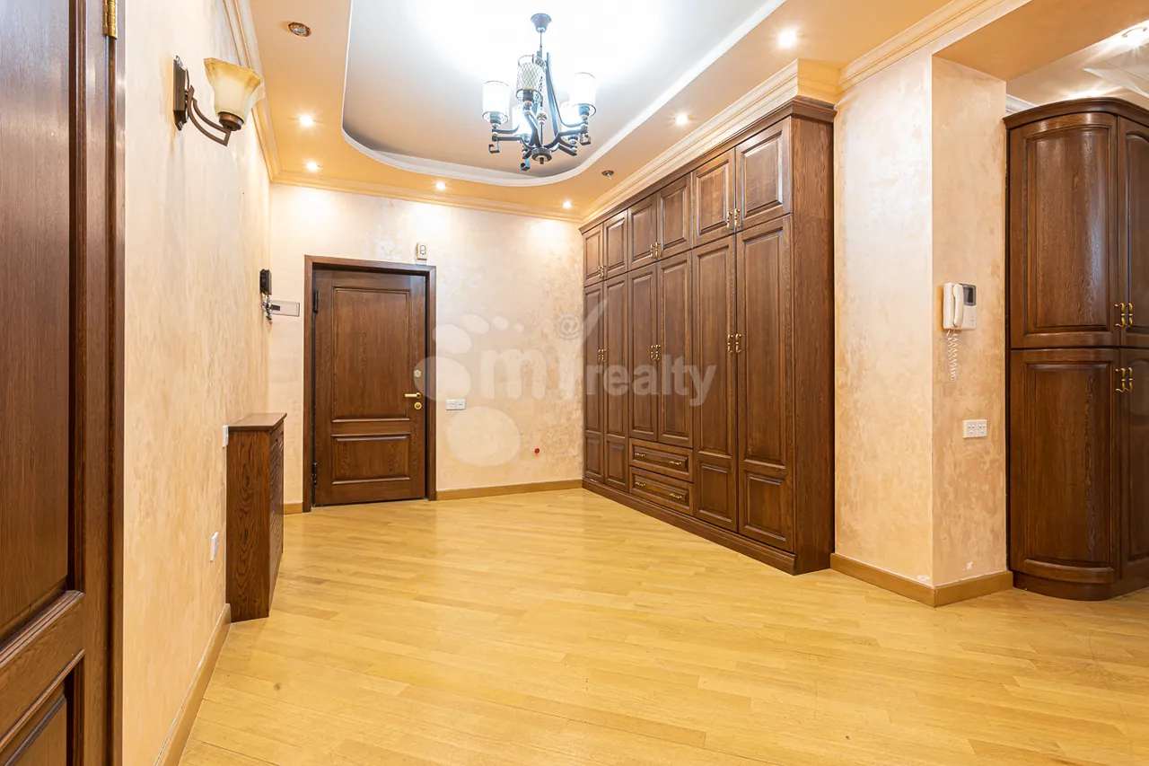 3 սենյականոց բնակարան վարձով Սայաթ-Նովայի պող, Կենտրոն Երևան, 158875