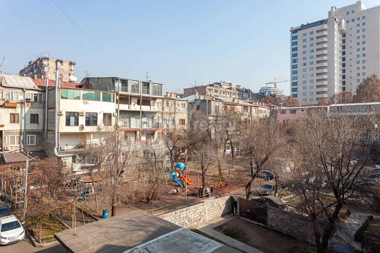 Купить 4 комнатную квартиру Маштоца пр, Центр Ереван, 158537