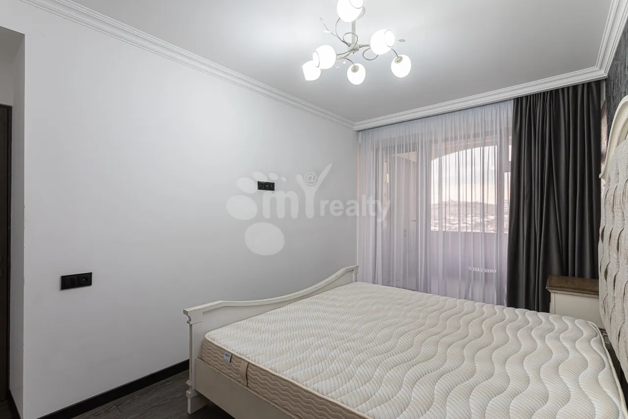 3 bedroom apartment for rent Saryan St, Center Yerevan, 159617