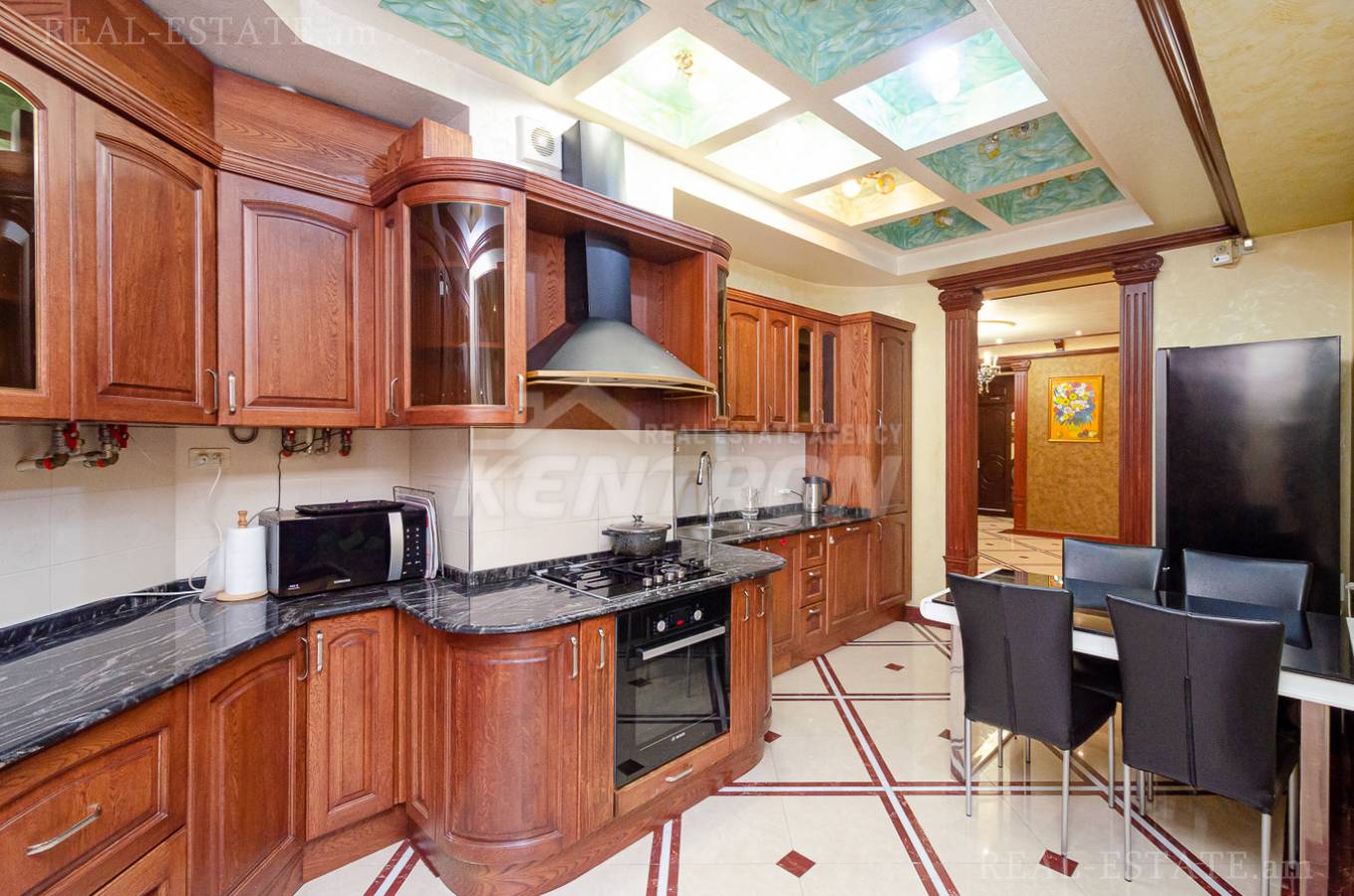 5 սենյականոց բնակարան  Հանրապետության փող, Կենտրոն Երևան, 137953