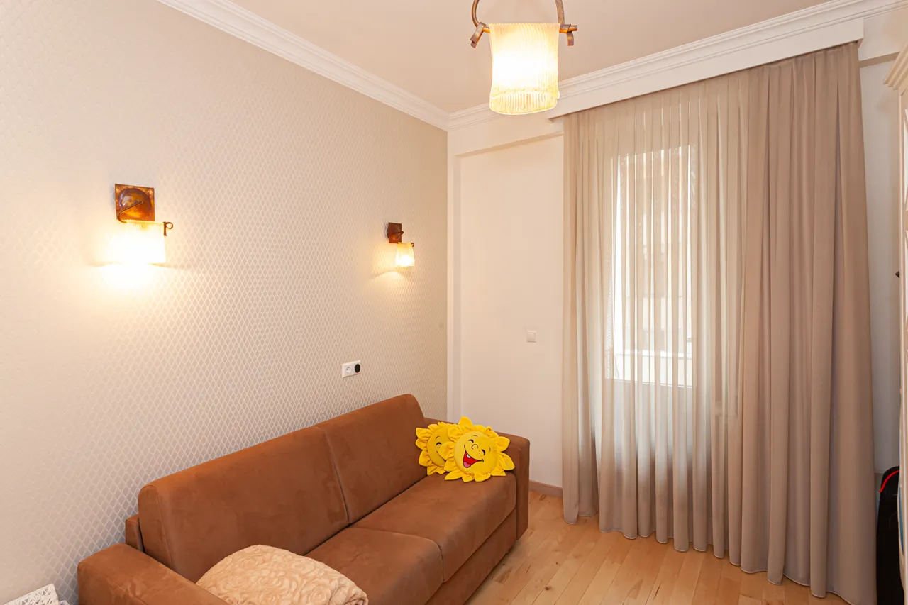 3 bedroom apartment for rent Northern (Hyusisayin)  Ave, Center Yerevan, 158853
