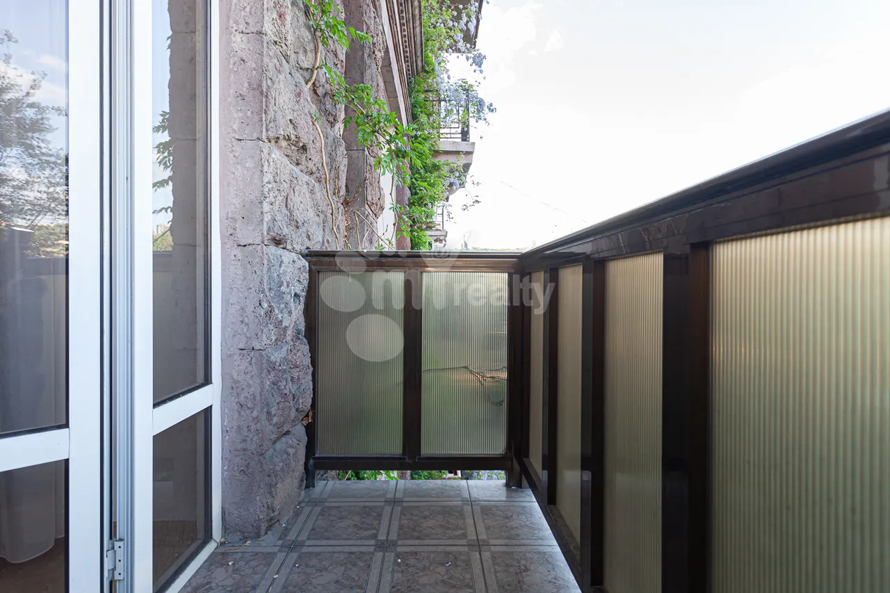 4 bedroom apartment for sale Khanjyan St, Center Yerevan, 160377