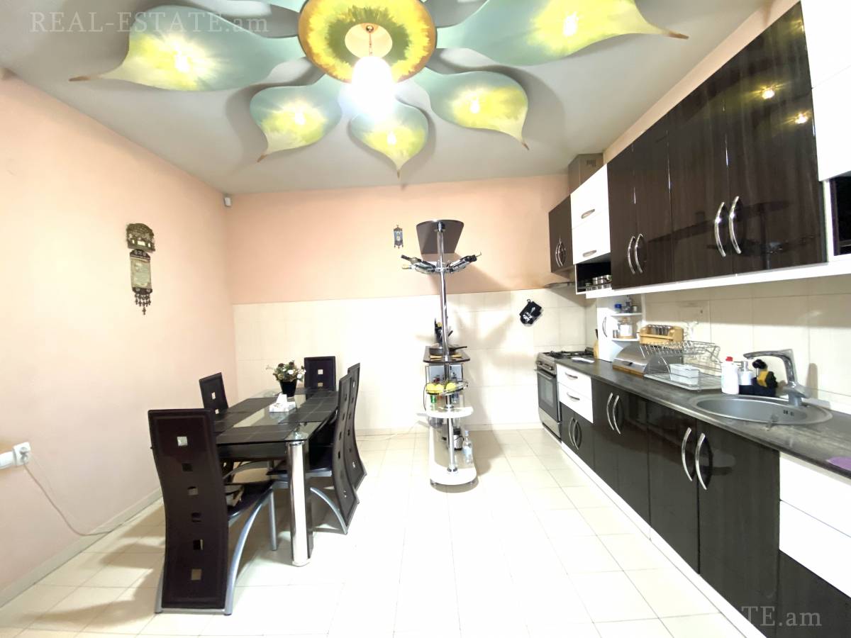 Купить дом Таиров ул., Центр Ереван, 118399