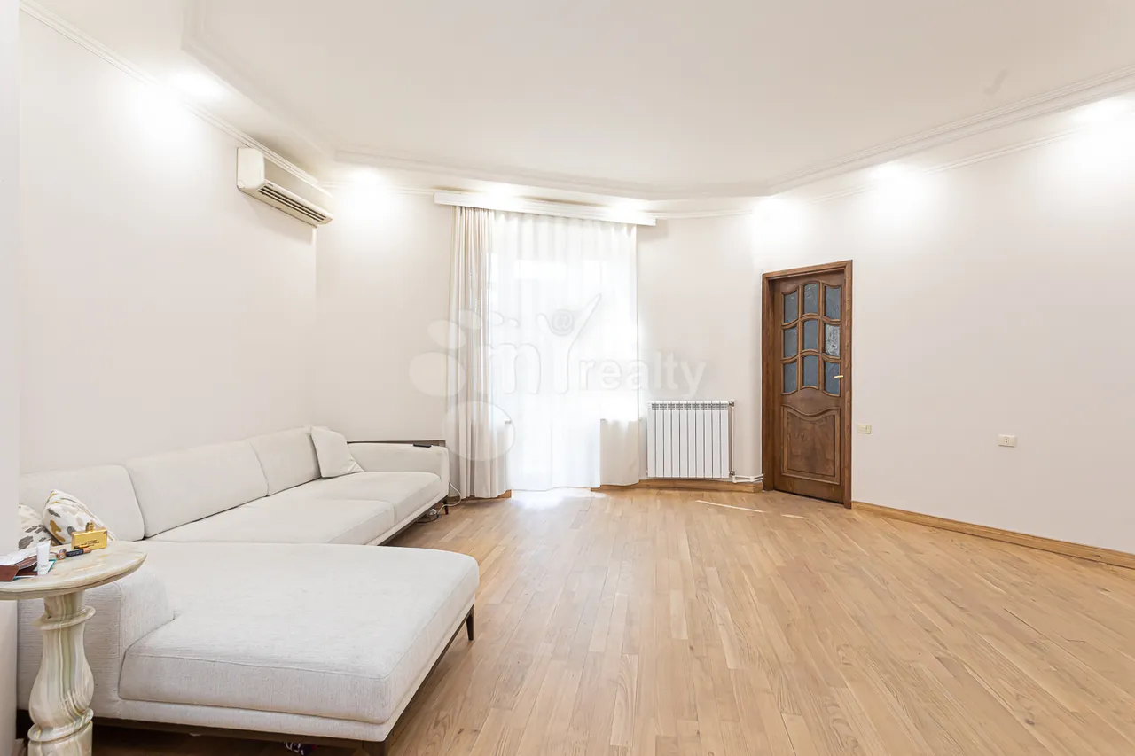 3 bedroom apartment for sale Mashtots Ave, Center Yerevan, 157495