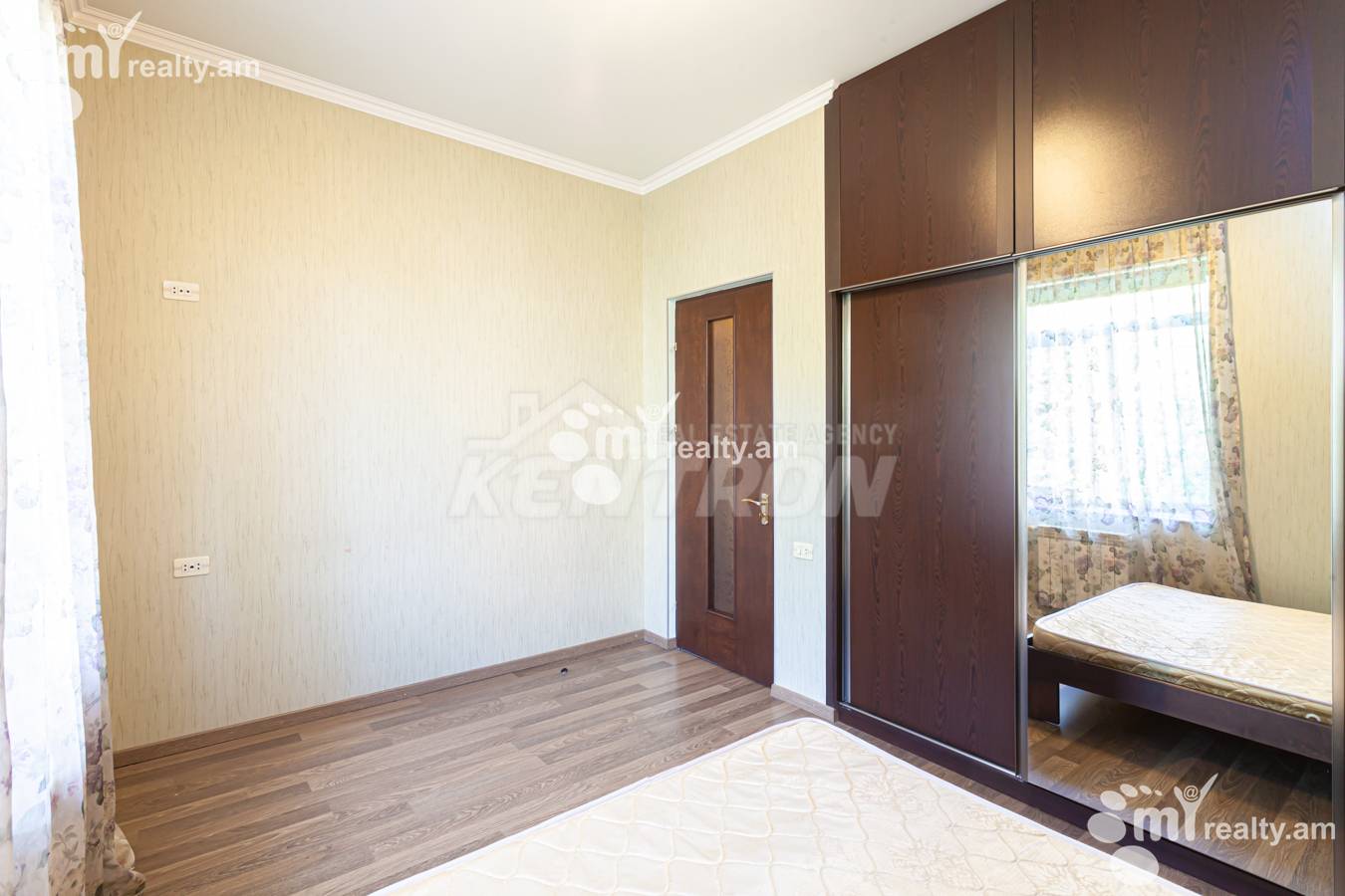 3 սենյականոց բնակարան վարձով Բայրոնի փող, Կենտրոն Երևան, 151656