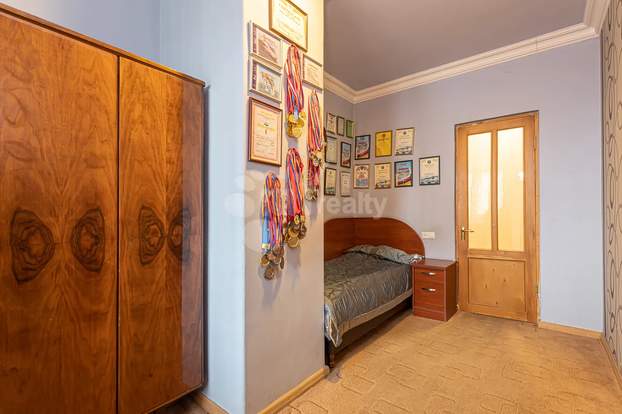 5 bedroom apartment for sale Hr.Kochar St, Arabkir Yerevan, 158249