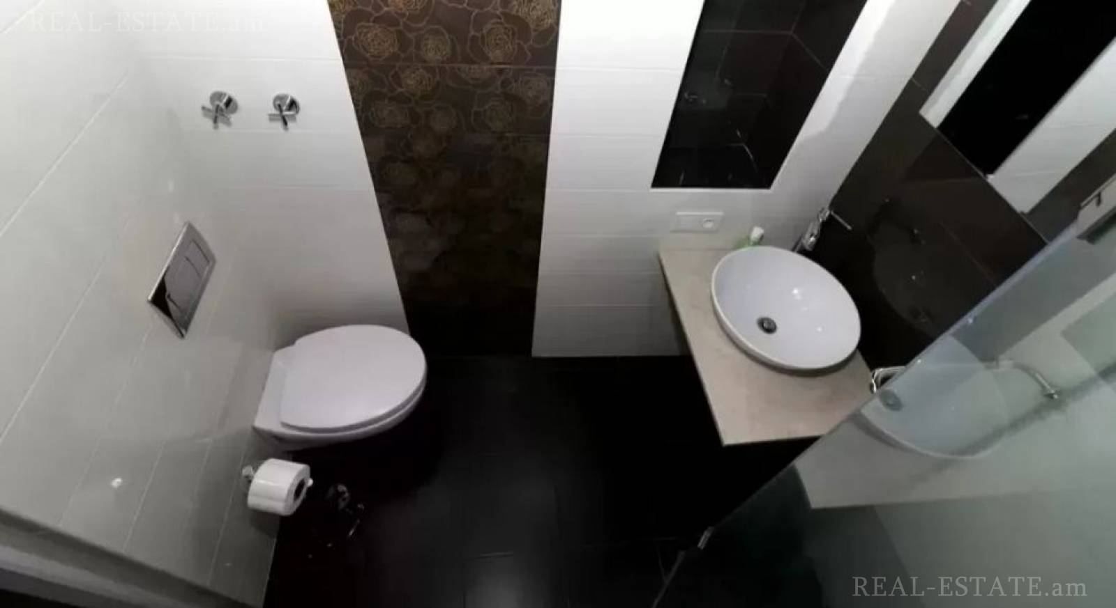 3 սենյականոց բնակարան  Նալբանդյան փող, Կենտրոն Երևան, 137696