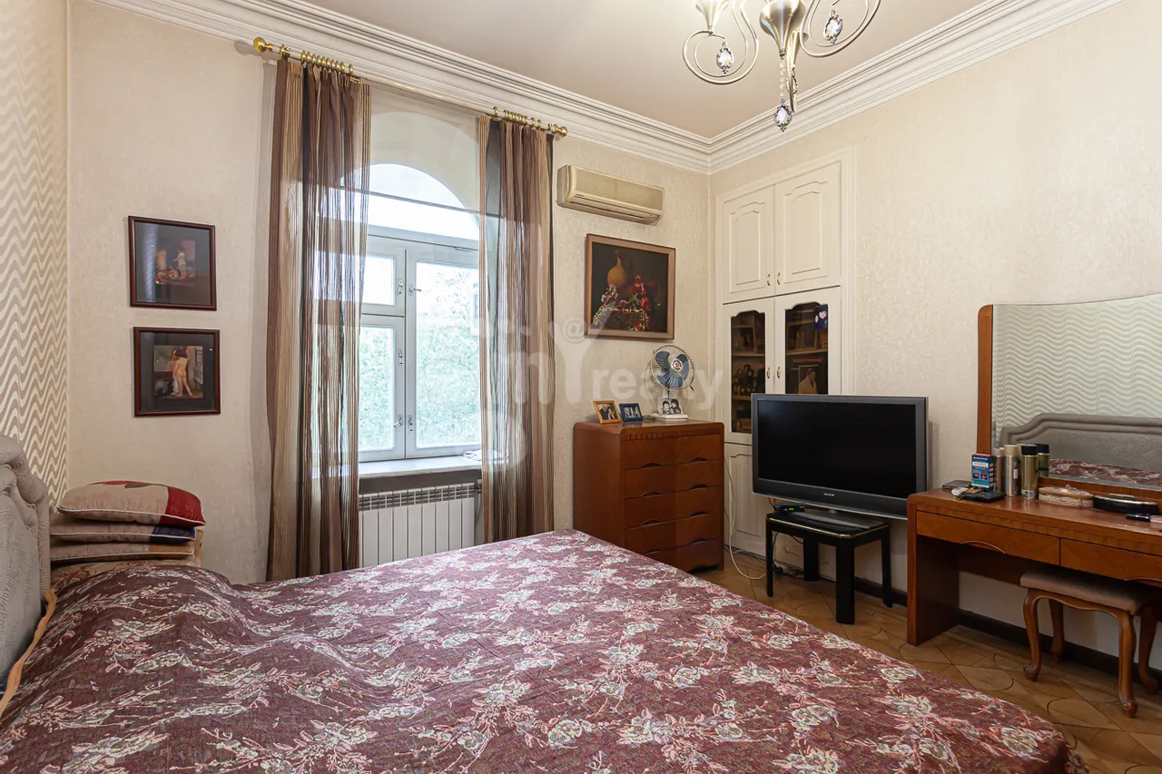 3 bedroom apartment for sale Baghramyan Ave (Kentron), Center Yerevan, 161298
