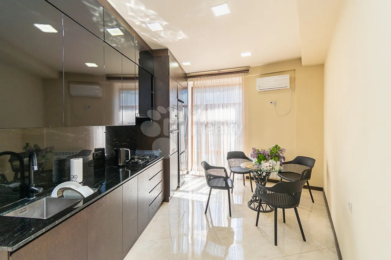 3 bedroom apartment for sale خیابان آنتارایین, مرکز شهر ایروان, 160385