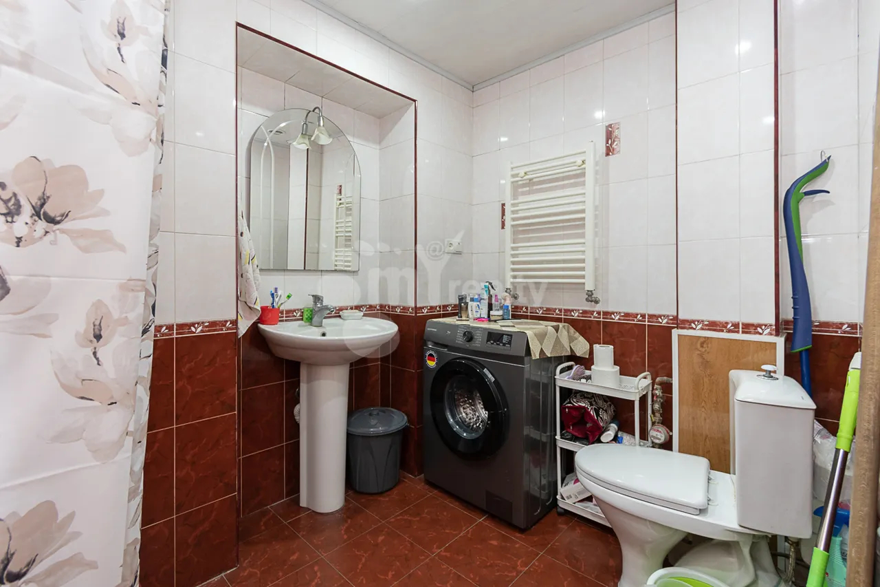 3 bedroom apartment for sale Hr.Kochar St, Arabkir Yerevan, 159110