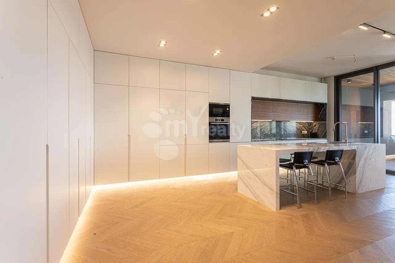 4 սենյականոց բնակարան  Պուշկինի փող, Կենտրոն Երևան, 157582