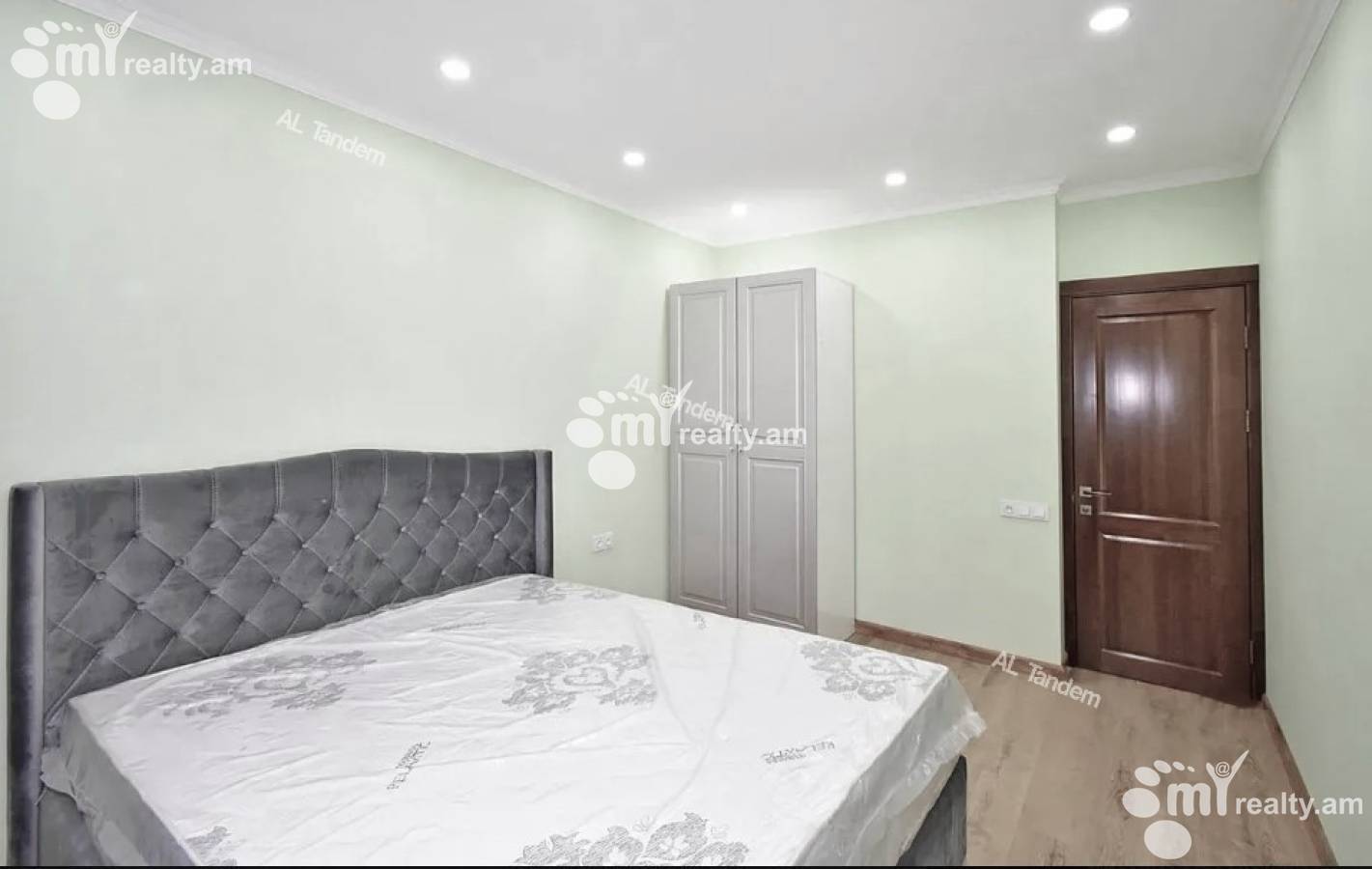 3 սենյականոց բնակարան  Տպագրիչների փող, Կենտրոն Երևան, 156570