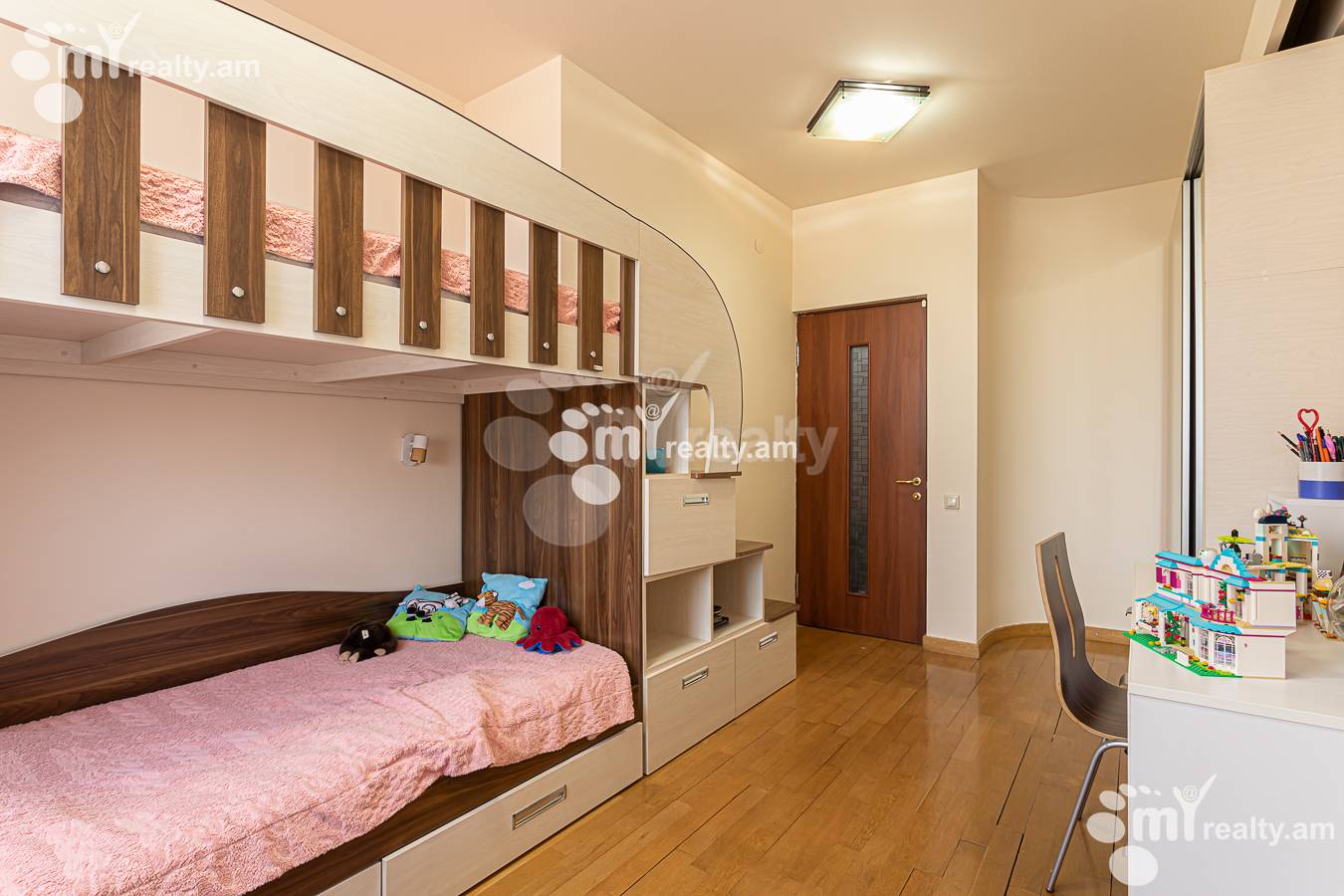 3 bedroom apartment for rent خیابان د. دِمیرچیان, مرکز شهر ایروان, 156842