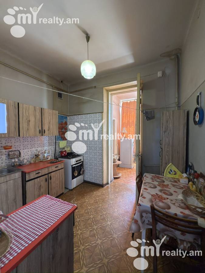 3 սենյականոց բնակարան  Կասյան փող, Արաբկիր Երևան, 157162