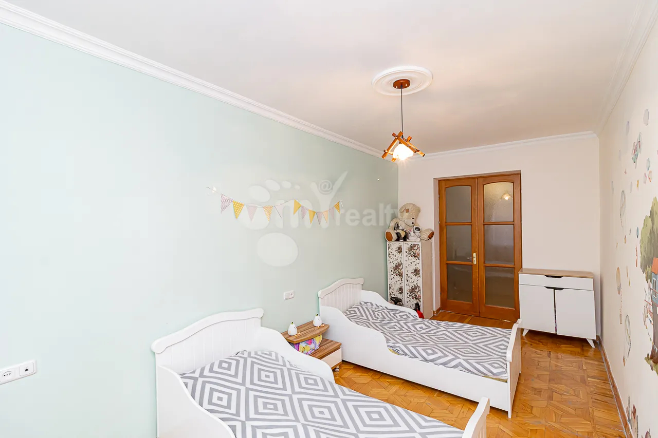 4 bedroom apartment for sale Abovyan St, Center Yerevan, 159935