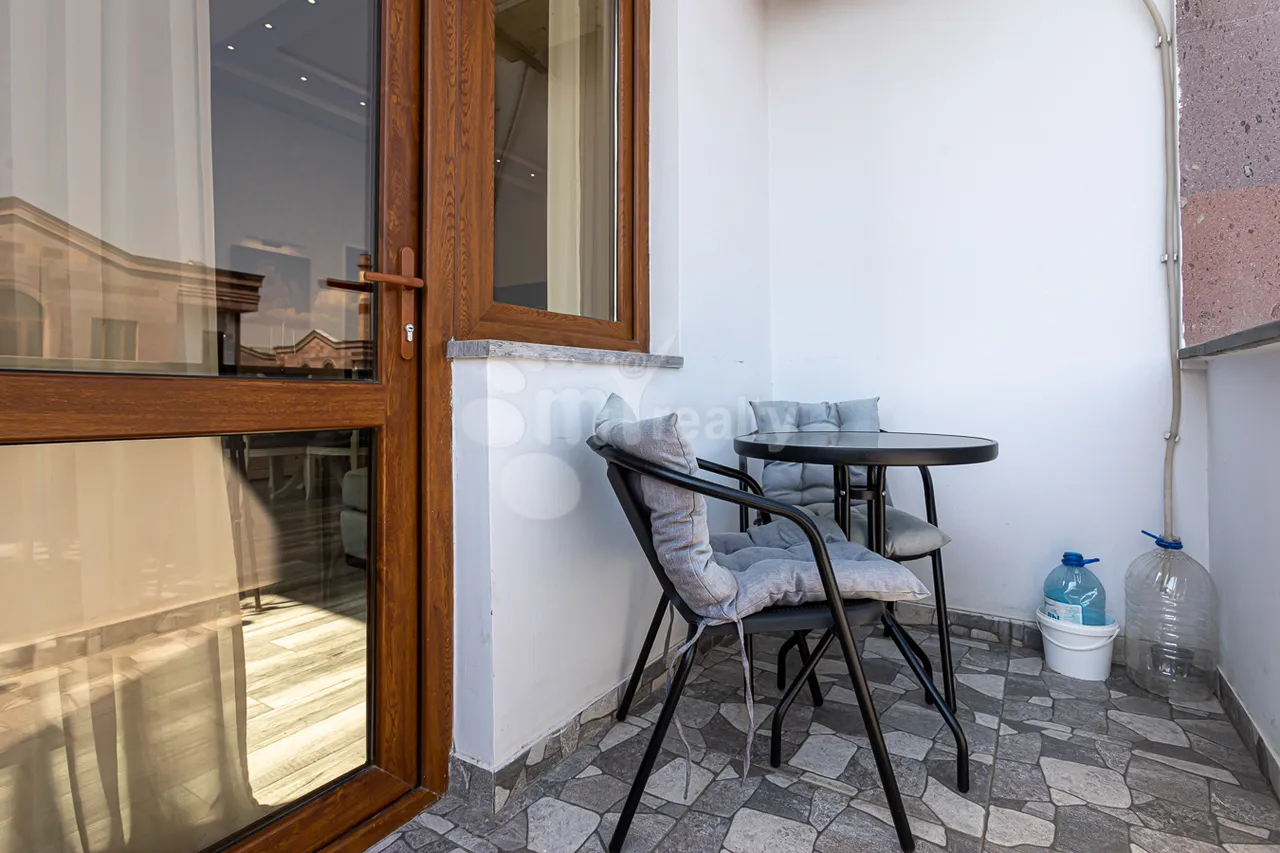 4 bedroom apartment for sale خیابان آدونس, عربگیر ایروان, 159646