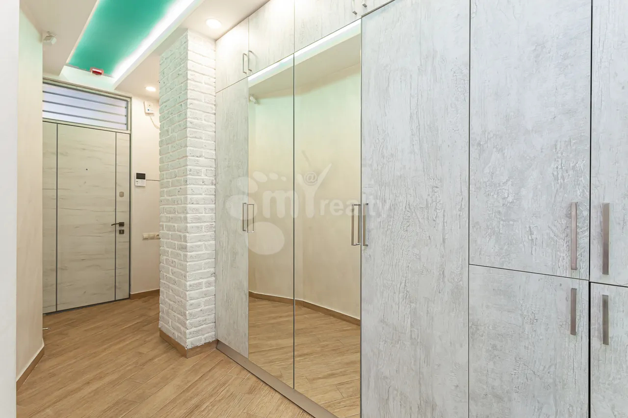 2 սենյականոց բնակարան  Խորենացու փող, Կենտրոն Երևան, 159945