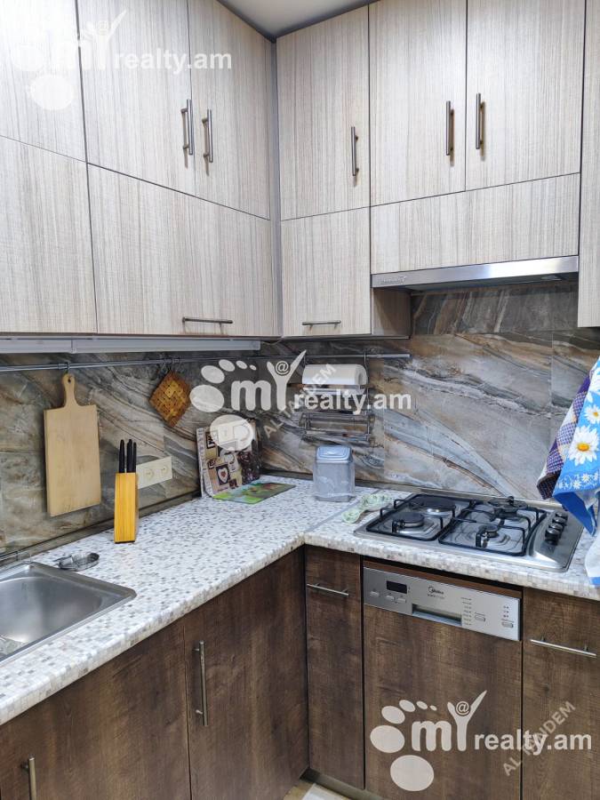 Снять 3 комнатную квартиру Абовян ул, Центр Ереван, 142503