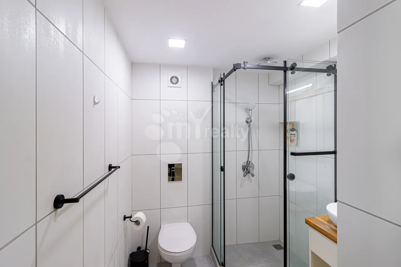 3 bedroom apartment for rent Antarayin St, Center Yerevan, 161496