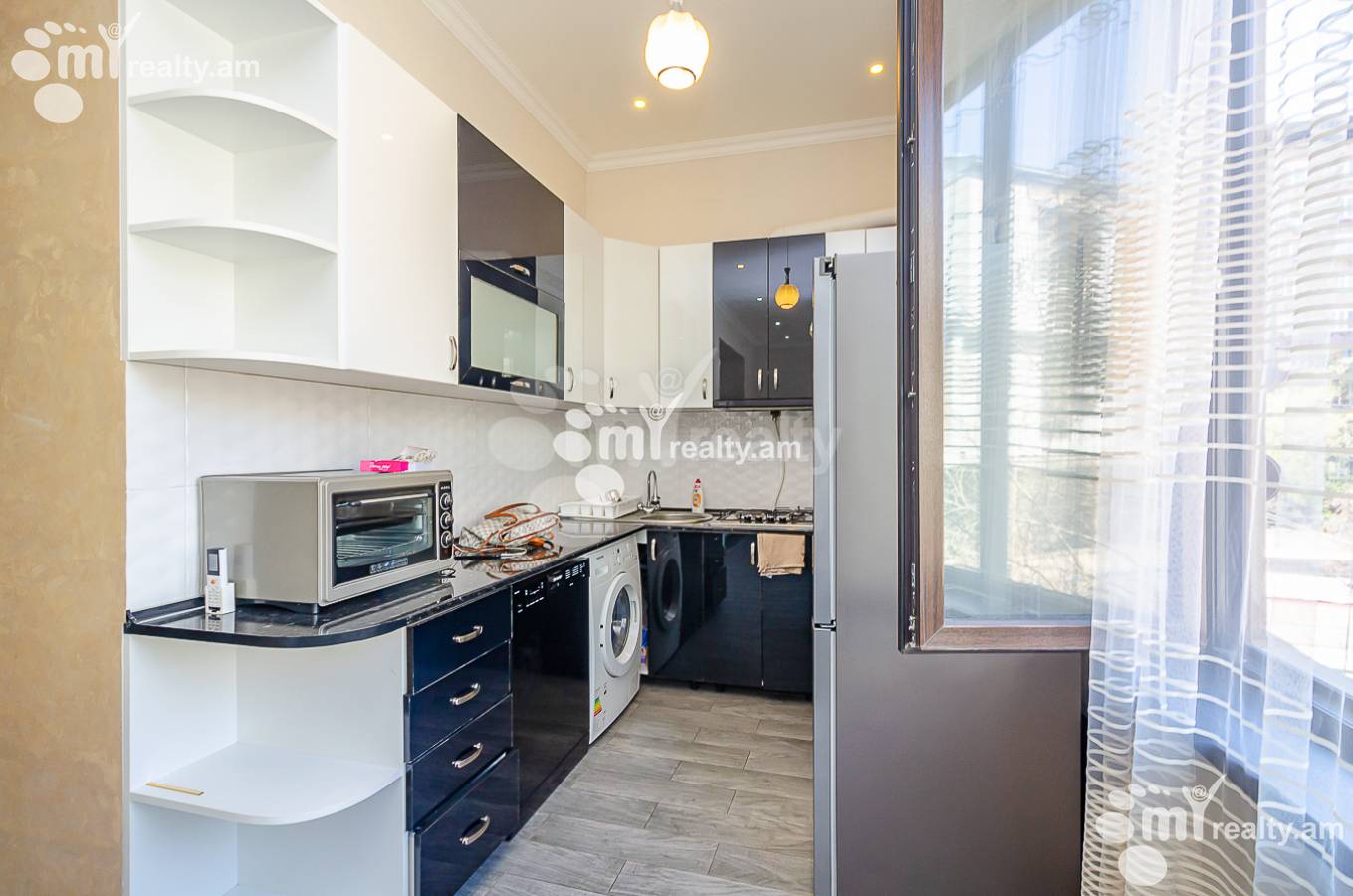 3 bedroom apartment for sale خیابان قازار پارپِتسی, مرکز شهر ایروان, 151956