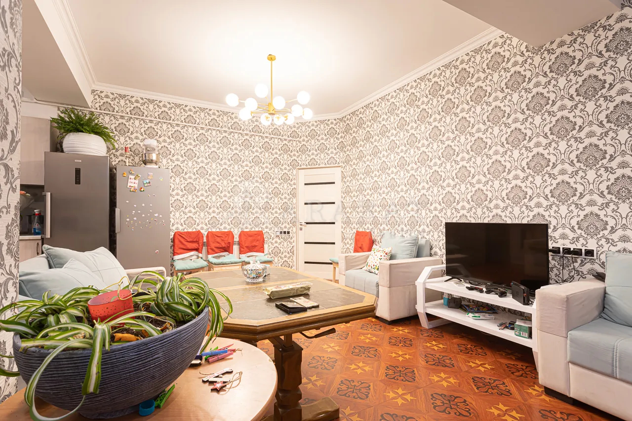 4 bedroom apartment for sale Arghutyan St, Arabkir Yerevan, 158199