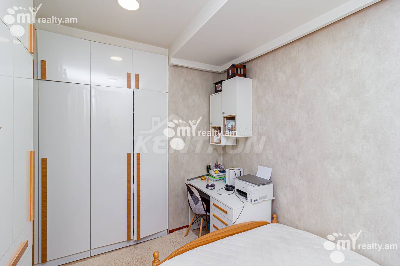 Купить 4 комнатную квартиру Антараин ул, Центр Ереван, 152704