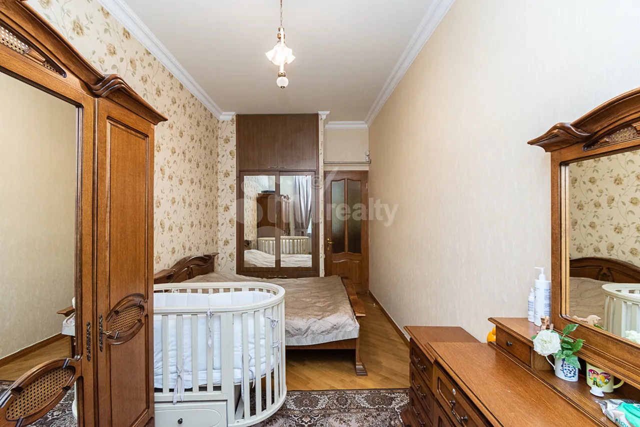 5 bedroom apartment for sale خیابان نعلبندیان, مرکز شهر ایروان, 160686