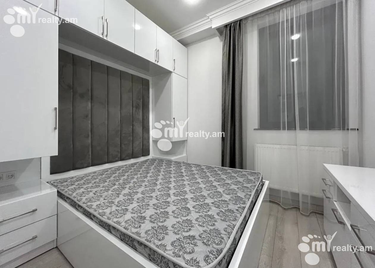 3 bedroom apartment for sale Hanrapetutyan St, Center Yerevan, 156970