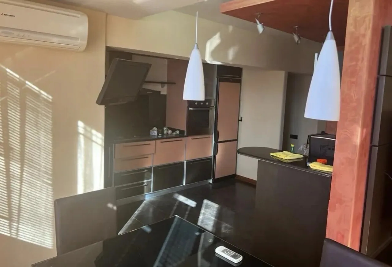 3 սենյականոց բնակարան  Նալբանդյան փող, Կենտրոն Երևան, 158398