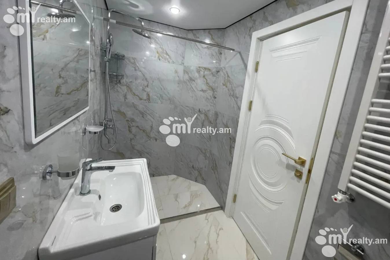 3 սենյականոց բնակարան վարձով Չարենցի փող, Կենտրոն Երևան, 159953