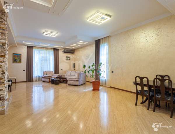 arandznatun-vacharq-Yerevan-Avan